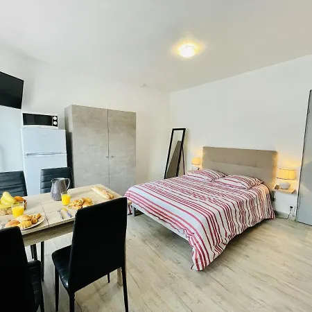 Louis Petite Maison *