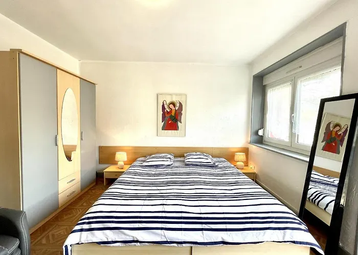 Louis Petite Maison *